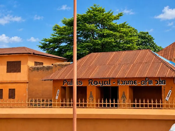 Façade du Palais Royal Honmè à Porto-Novo au Bénin.